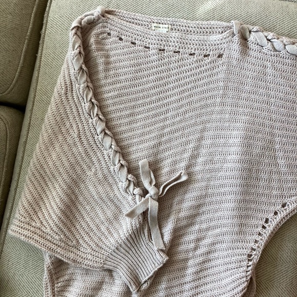 Unique One Shoulder Sweater - Picture 2 of 9